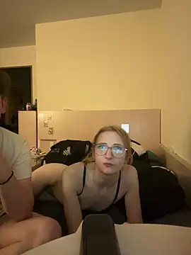 LauraundSteve  online show from July 16, 2026, 8:39 pm