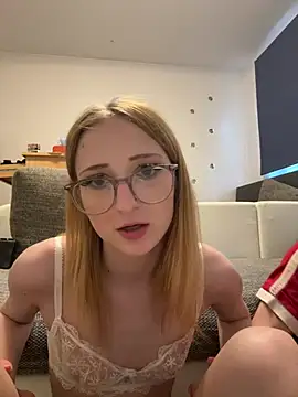 LauraundSteve  online show from May 31, 2026, 6:09 pm
