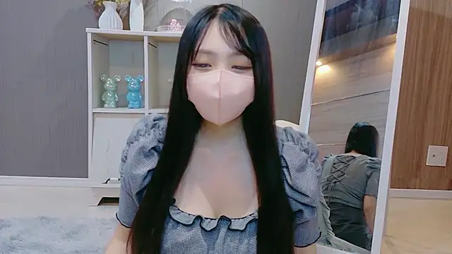 Runa-nn online show from June 18, 2026, 12:43 pm