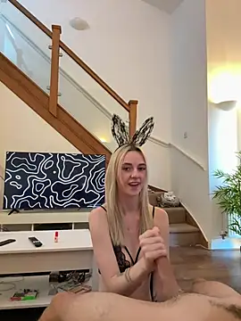 Lolabunnyblondie online show from July 31, 2026, 6:05 pm