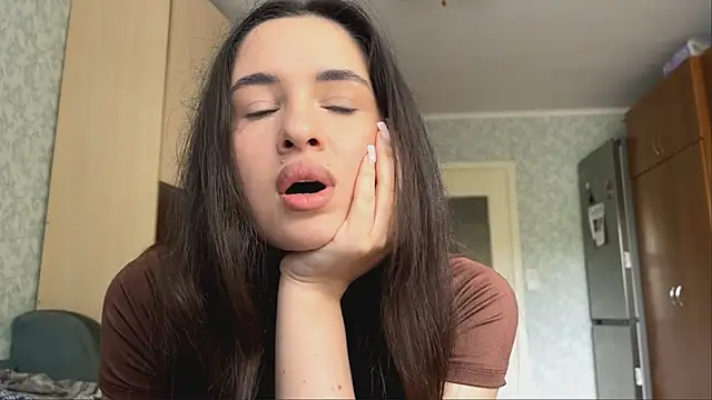 CarolineRu online show from May 19, 2026, 10:00 am