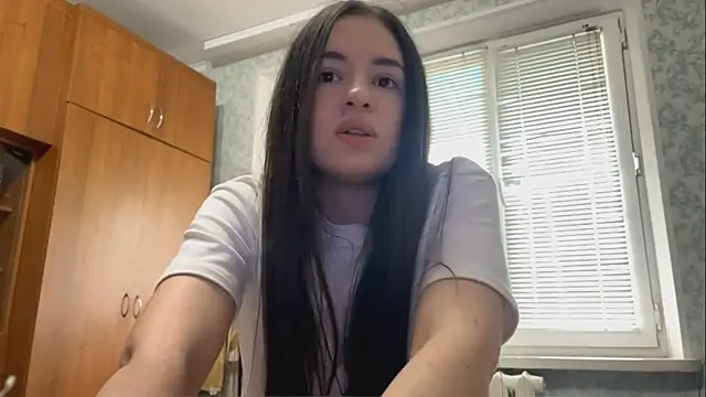 CarolineRu online show from May 25, 2026, 10:03 am