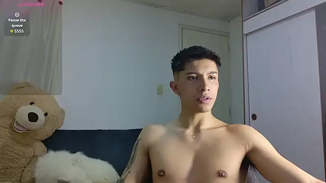 Thesaint xxx online show from June 25, 2026, 11:43 pm