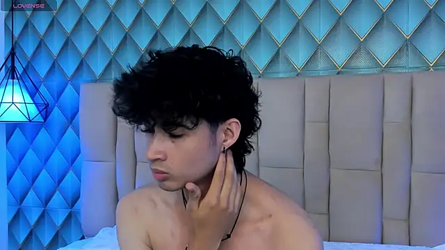 Snapshot of Sofia-Ethan chatting on May 27, 2026, 6:15 pm Sofia-Ethan online show from May 27, 2026, 6:15 pm
