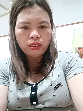 -Yeyi- online show from June 25, 2026, 7:19 pm