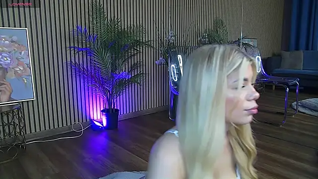 MiriamBllue online show from May 25, 2026, 5:29 am