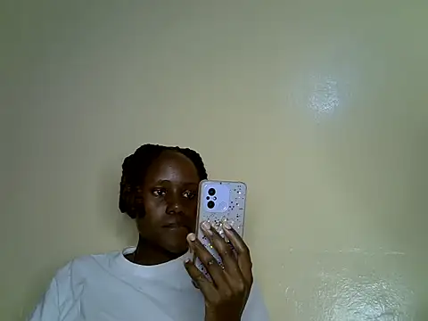 kiki8390 online show from May 18, 2026, 5:51 pm