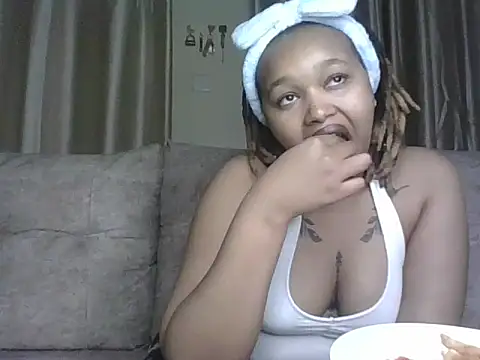 Candy Tracy online show from July 10, 2026, 8:42 pm