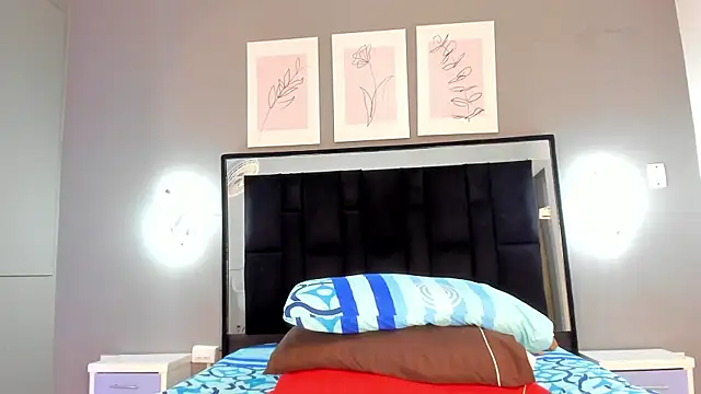 Snapshot of zoe_curvyy chatting on July 2, 2026, 12:11 pm zoe curvyy online show from July 2, 2026, 12:11 pm