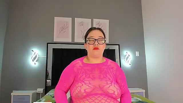 Snapshot of zoe_curvyy chatting on June 1, 2026, 12:05 pm zoe curvyy online show from June 1, 2026, 12:05 pm
