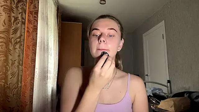 HoneysPiee online show from July 25, 2026, 10:11 am
