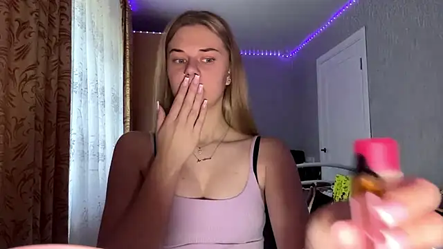 HoneysPiee online show from July 29, 2026, 9:19 am
