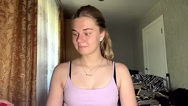 HoneysPiee online show from June 24, 2026, 9:08 am