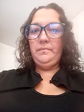 -Saraqueen-- online show from May 20, 2026, 4:04 pm