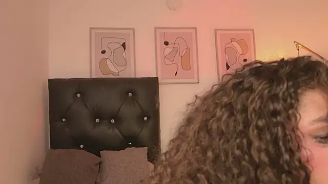 curlyanenth online show from July 30, 2026, 8:08 pm