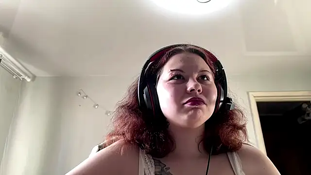 Redhair girl online show from May 25, 2026, 3:11 pm