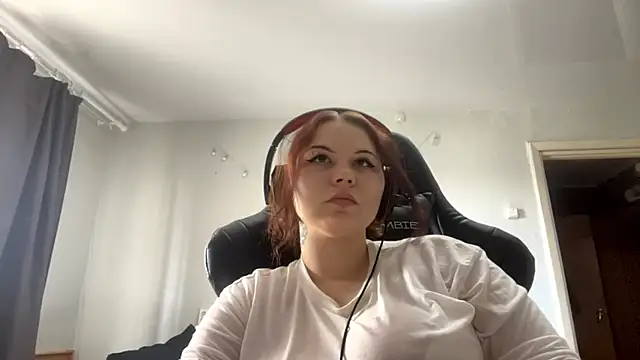Redhair girl online show from May 21, 2026, 1:08 pm