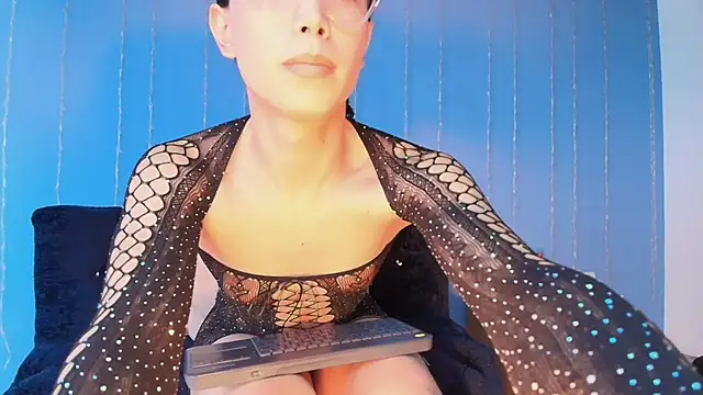 sally hot18 online show from May 27, 2026, 12:34 pm