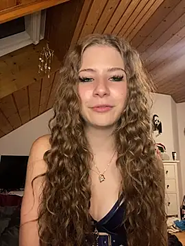 MilaRoseee online show from July 1, 2026, 8:09 pm