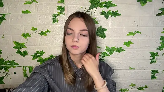 Snapshot of LisaPorse chatting on June 27, 2026, 2:12 pm LisaPorse online show from June 27, 2026, 2:12 pm