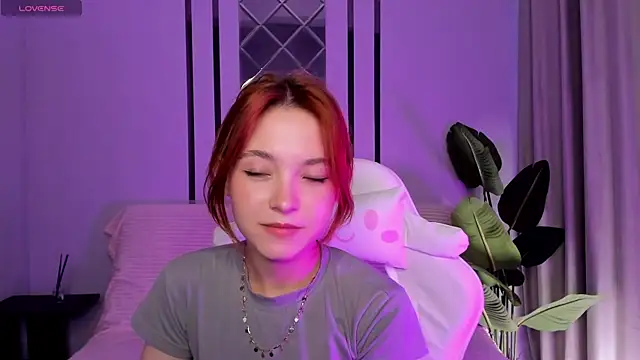 New Web Girl online show from May 27, 2026, 11:17 am