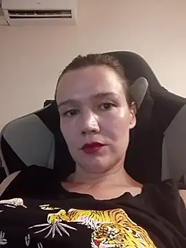 SarahSimpson online show from August 4, 2026, 5:28 pm