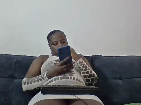 Snapshot of remmy_luna2 chatting on May 31, 2026, 6:42 pm remmy luna2 online show from May 31, 2026, 6:42 pm