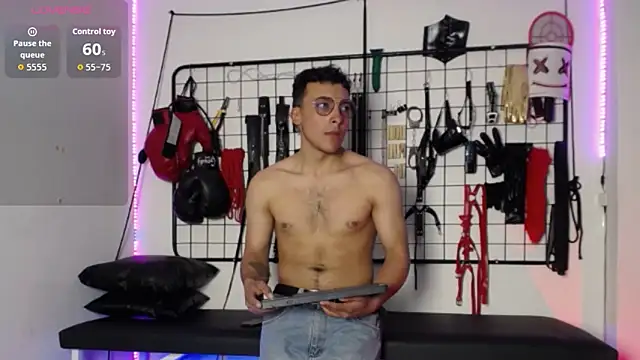 Dark Evan bdsm online show from May 26, 2026, 12:42 am