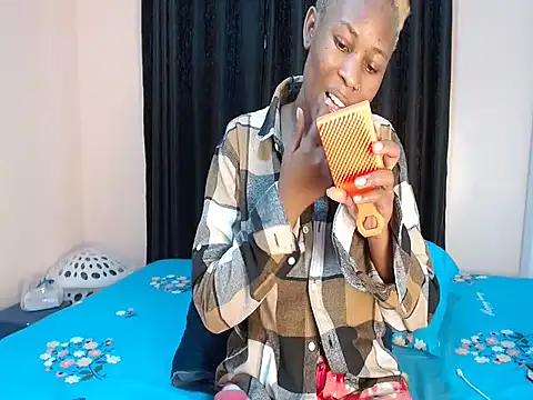 Sweetdeee online show from June 14, 2026, 2:07 pm