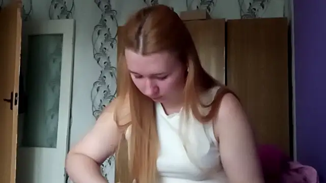 RaeannRoewe online show from May 21, 2026, 5:38 am