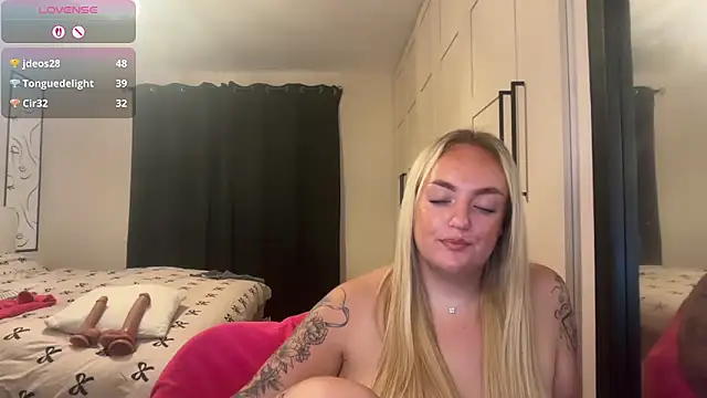 CurvyWetWife online show from July 2, 2026, 9:15 am
