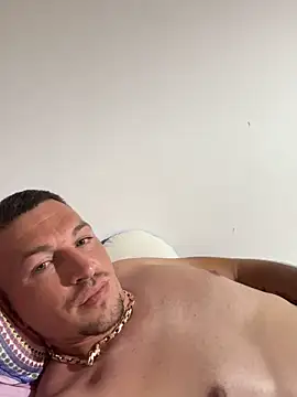 ModelJJ online show from May 28, 2026, 8:26 pm