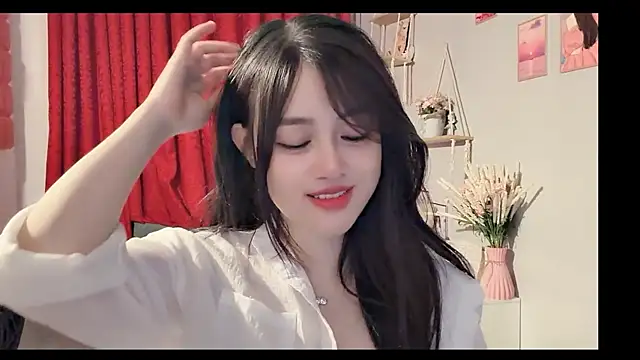 Snapshot of Bee-Cherry chatting on June 26, 2026, 2:23 pm Bee-Cherry online show from June 26, 2026, 2:23 pm