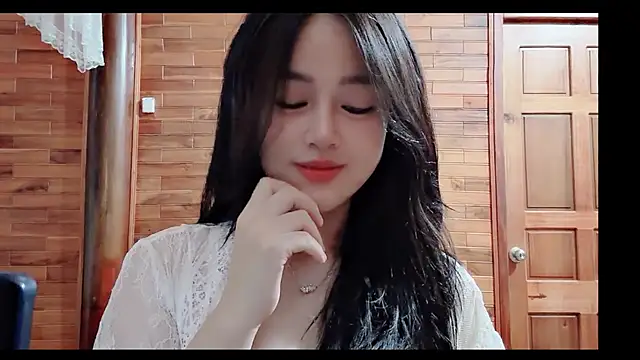 Snapshot of Bee-Cherry chatting on June 17, 2026, 1:27 am Bee-Cherry online show from June 17, 2026, 1:27 am