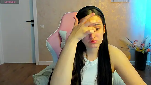 Elizabet Colllins online show from May 27, 2026, 1:26 am