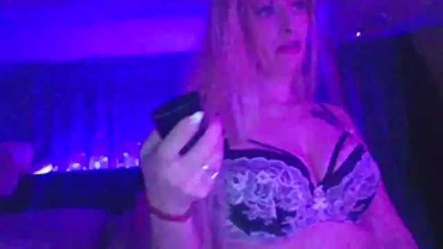 Snapshot of Kinky_Kali chatting on May 26, 2026, 4:43 am Kinky Kali online show from May 26, 2026, 4:43 am