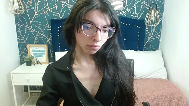 Snapshot of Allyshon_ chatting on July 27, 2026, 7:43 pm Allyshon online show from July 27, 2026, 7:43 pm