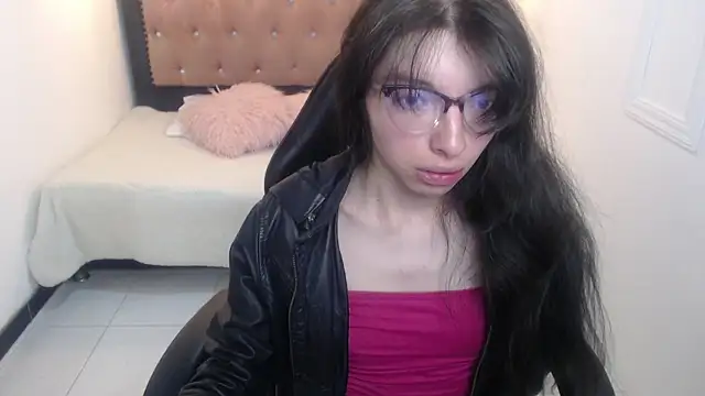 Snapshot of Allyshon_ chatting on July 23, 2026, 7:43 pm Allyshon online show from July 23, 2026, 7:43 pm
