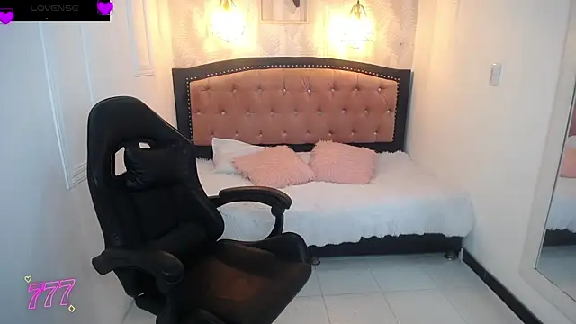 Snapshot of Allyshon_ chatting on July 17, 2026, 7:55 pm Allyshon online show from July 17, 2026, 7:55 pm