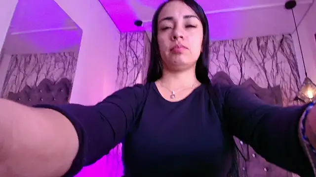 Queen Nyxx online show from June 2, 2026, 2:33 am