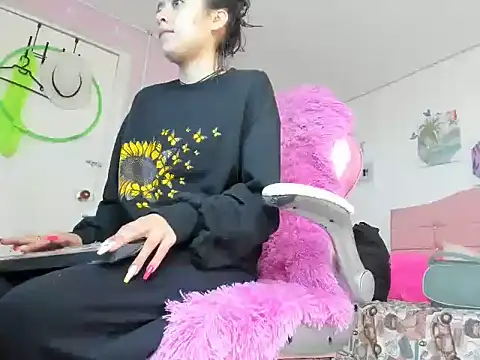 Snapshot of ivyyemerald_ chatting on May 22, 2026, 12:03 pm ivyyemerald online show from May 22, 2026, 12:03 pm