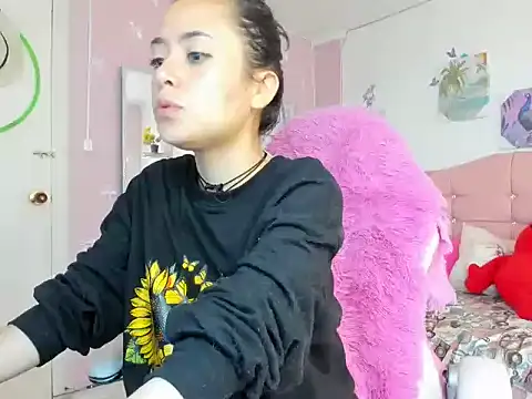 Snapshot of ivyyemerald_ chatting on May 23, 2026, 1:32 pm ivyyemerald online show from May 23, 2026, 1:32 pm