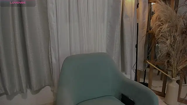 alicia kiss  online show from July 12, 2026, 12:17 pm