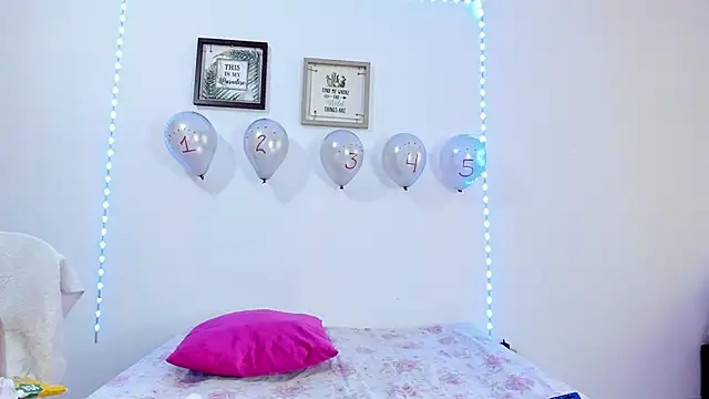 luna dollie online show from May 29, 2026, 2:01 pm