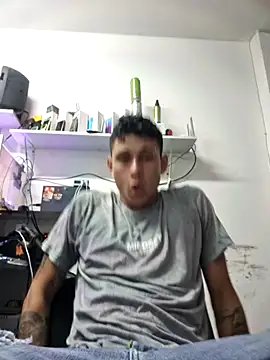 Snapshot of tom_latin chatting on June 6, 2026, 2:28 am tom latin online show from June 6, 2026, 2:28 am