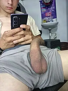 Snapshot of tom_latin chatting on July 13, 2026, 7:07 am tom latin online show from July 13, 2026, 7:07 am