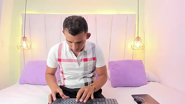 AntonioRuda online show from May 28, 2026, 5:41 pm