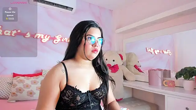 Isabella Rios  online show from May 25, 2026, 11:42 am