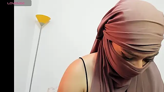 Snapshot of Samira_1 chatting on May 22, 2026, 8:40 pm Samira 1 online show from May 22, 2026, 8:40 pm
