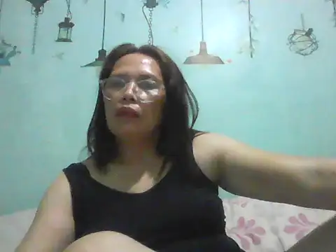 momshe2026 online show from May 30, 2026, 8:03 pm
